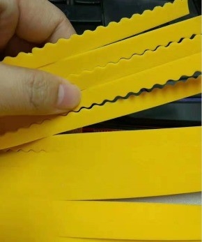 Alta Elasticidade Amarelo 8mm Die Cutting Ejeção esponja borracha slot borracha Plano de madeira compensada de aço Regra de corte Die