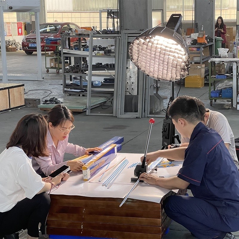 1.6mm Largura do canal fita de dedos e cola Matriz de enrolamento de plástico para corte a pressão feita