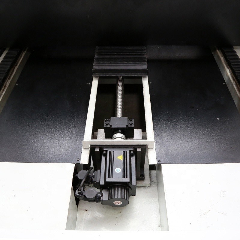 Laser Tube Source Graphic Beijing GIT1218-600W Flat Laser Die Cutting Machine com 1800 mm de comprimento de viagem do eixo Y